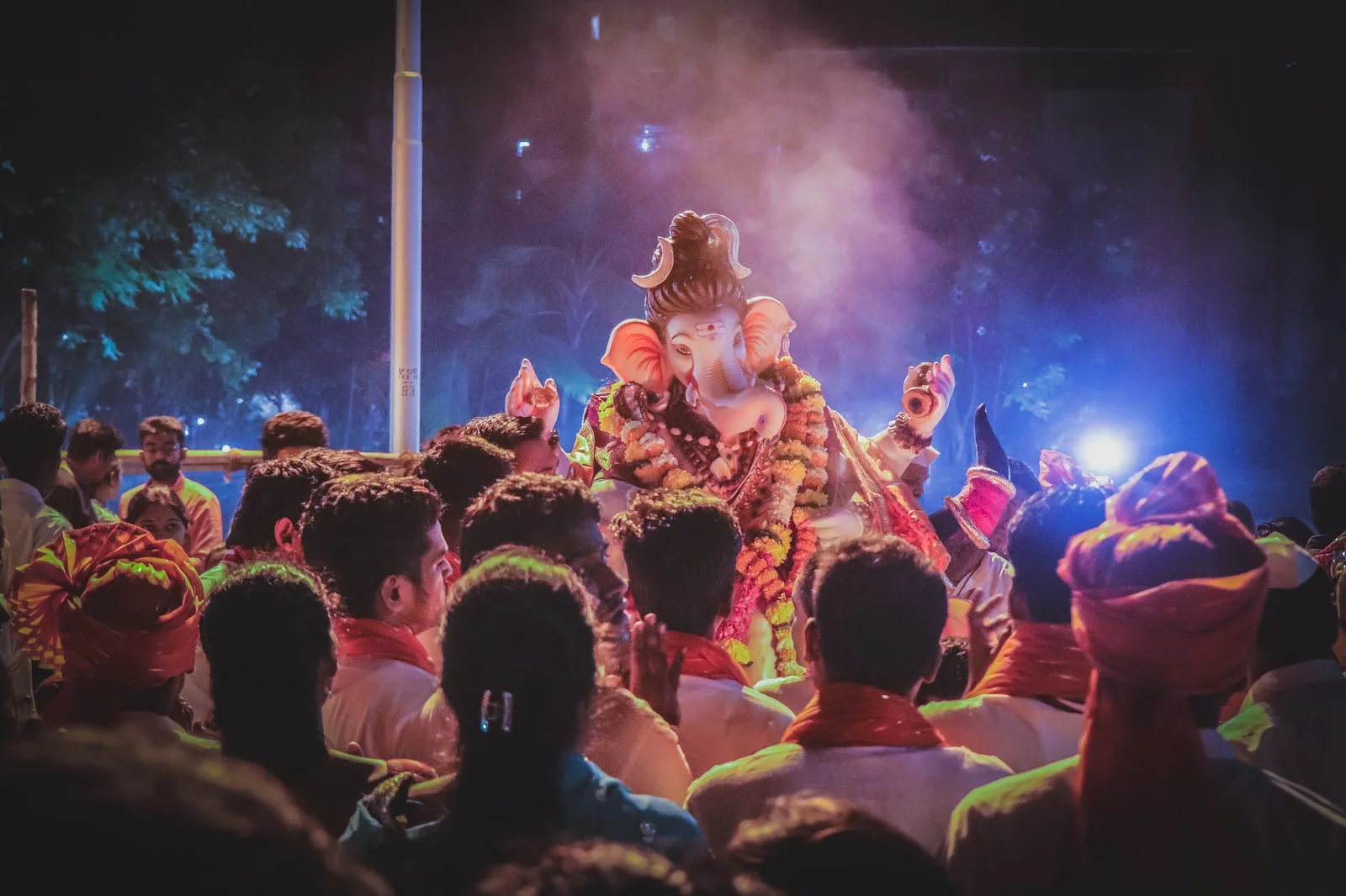 Hindu ceremony in temple - private (puja and aarti)